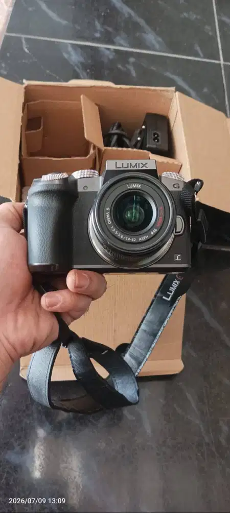 Kamera Panasonic Lumix G7 4K + Lensa Kit 14-42mm Mulus Siap Pakai