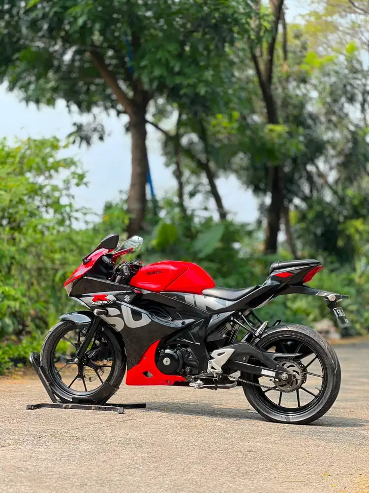 SUZUKI GSX 150R MERAH 2022 KM RENDAH PAJAK PANJANG SUPERB