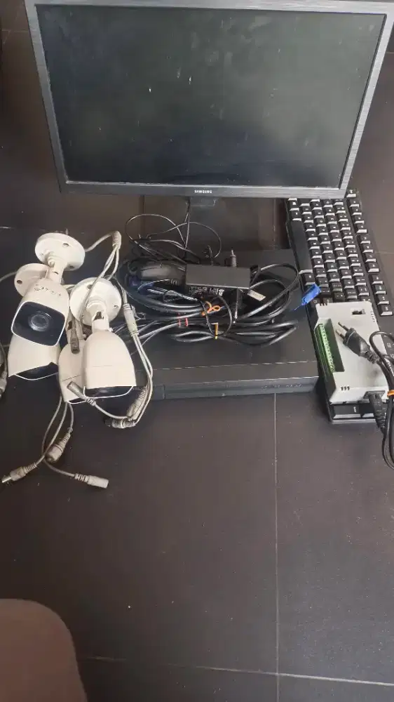 Cctv  8 chanel 4 camera