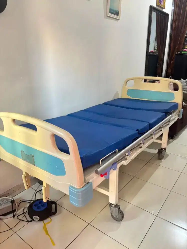 Bed Pasien Elektrik 3 Engkol/3 Fungsi Siap Pakai