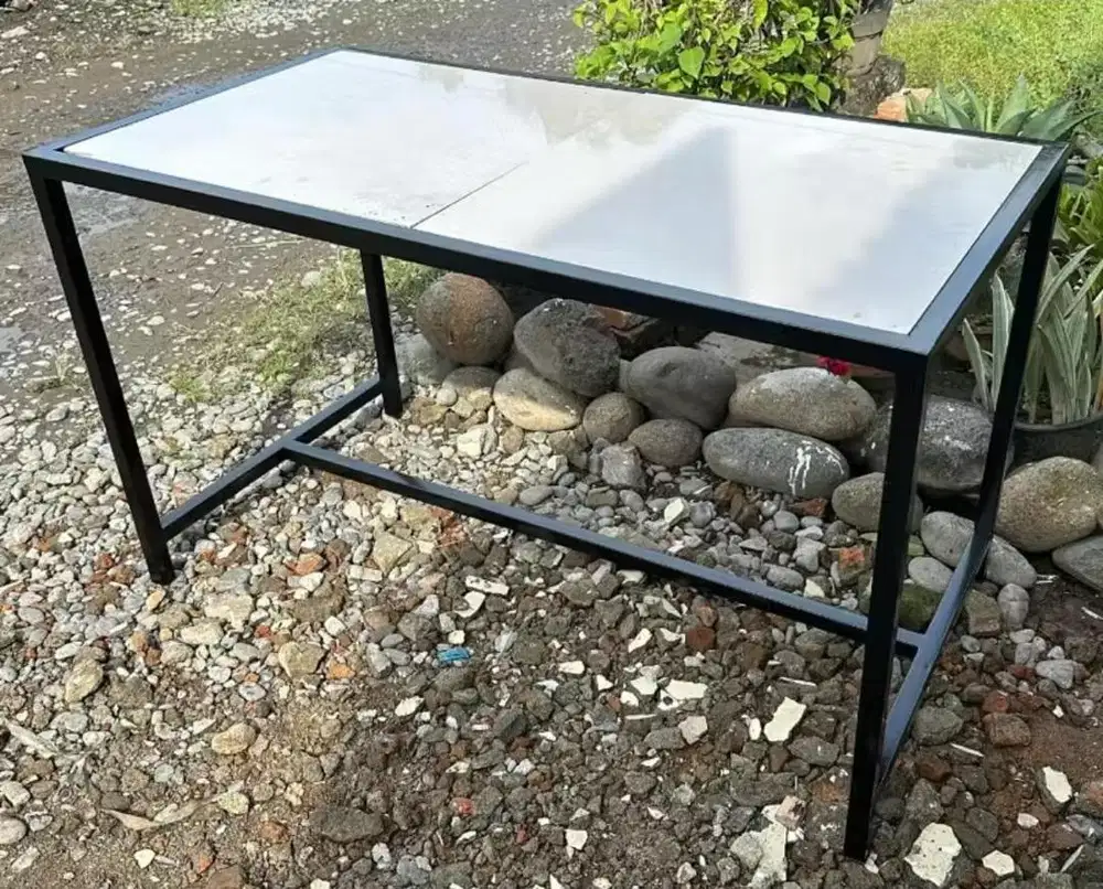 MEJA KERAMIK KAKI BESI KOKOH