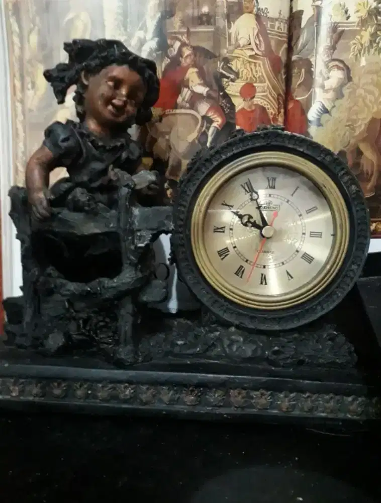 Jam meja vintage