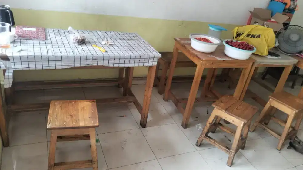 meja dan kursi kayu bekas dagang6006