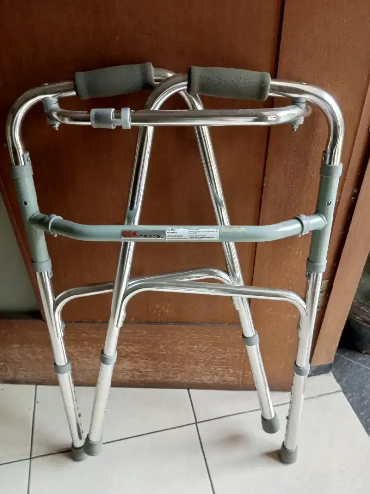 Alat Bantu Jalan Gea Medical Walker