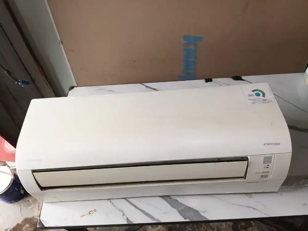 Dijual Cepat AC Daikin Inverter 1pk