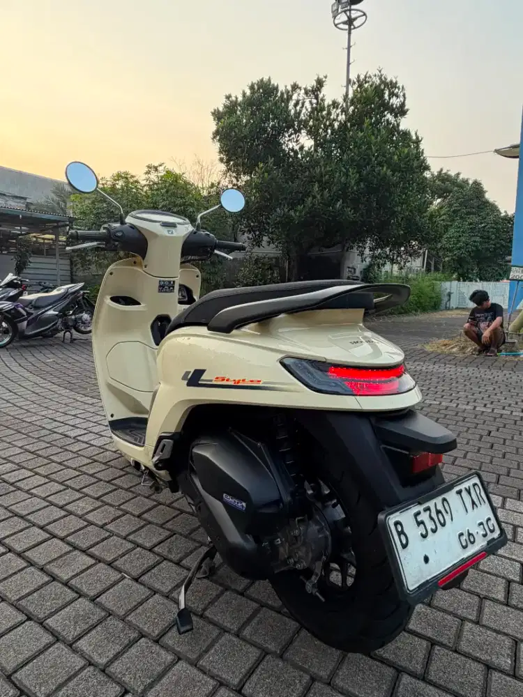 Honda staylo 160 thn 2025 KM 1RB perak