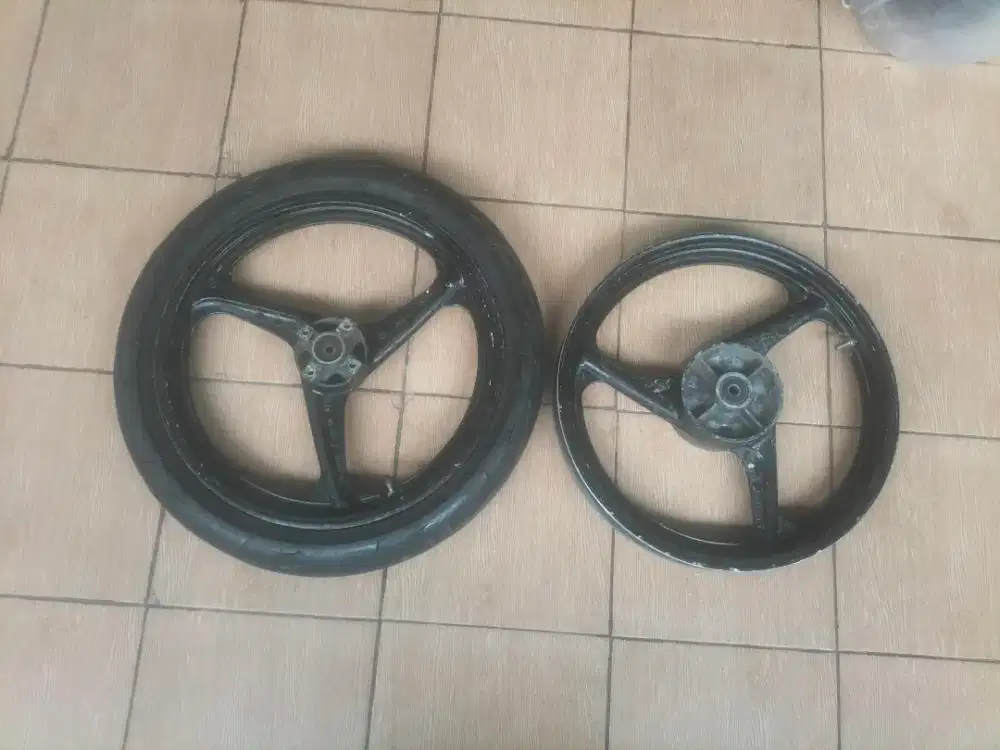 Pelek yamaha fizr r