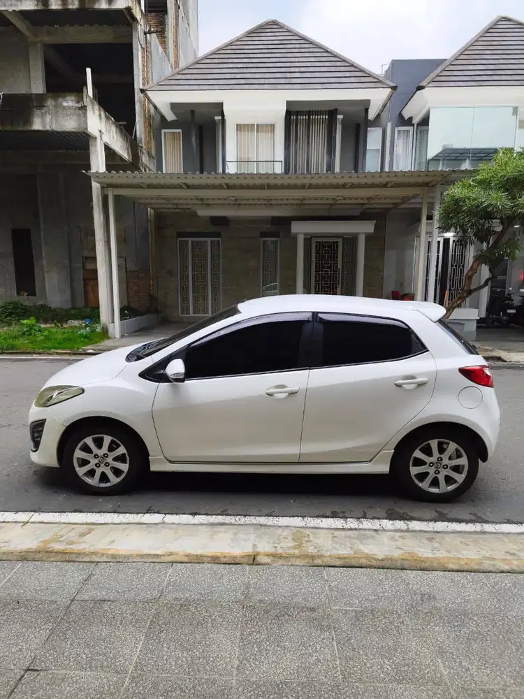 Mazda 2 2013 V Manual (Langka)