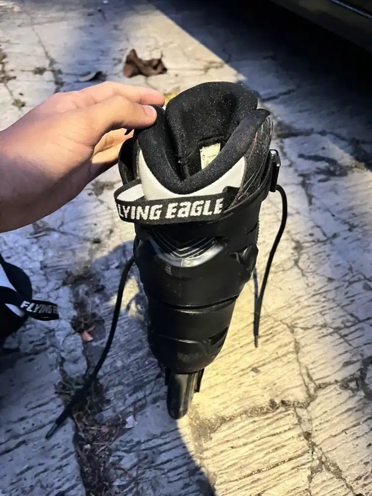 sepatu roda flying eagle