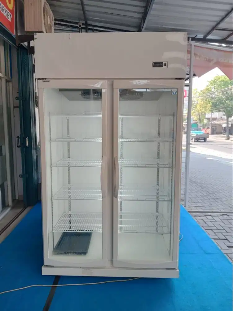 showcase 2 pintu bekas merk fietser 1000L orisinil mulus