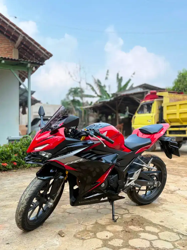 Cbr150r kondisi mulus istimewa
