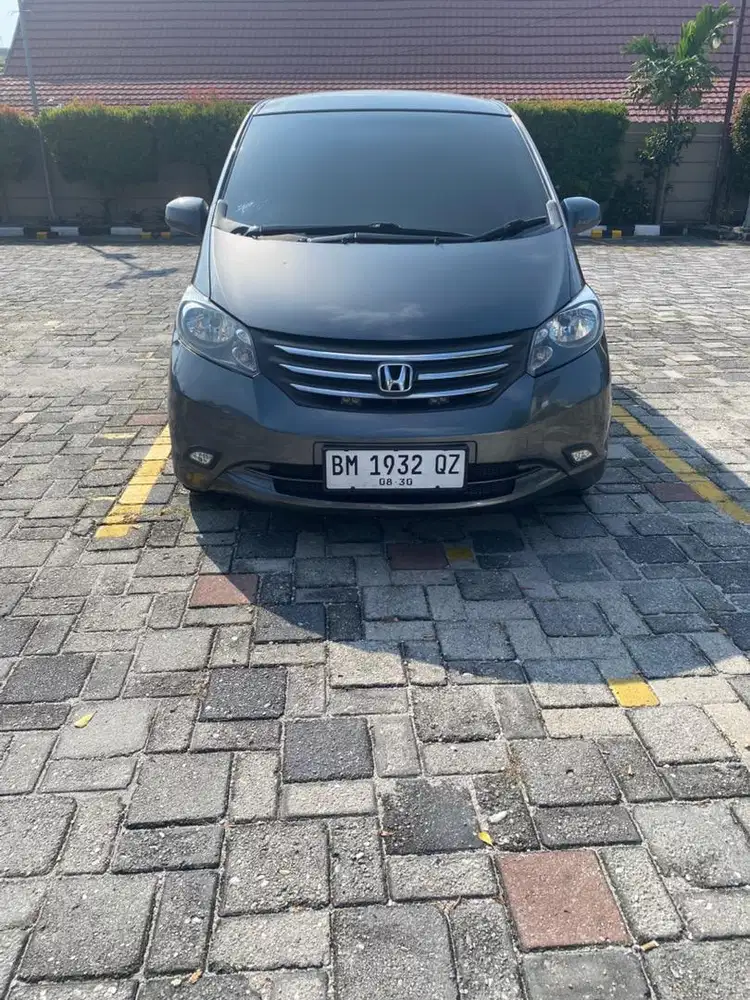 Dijual honda freed 2010