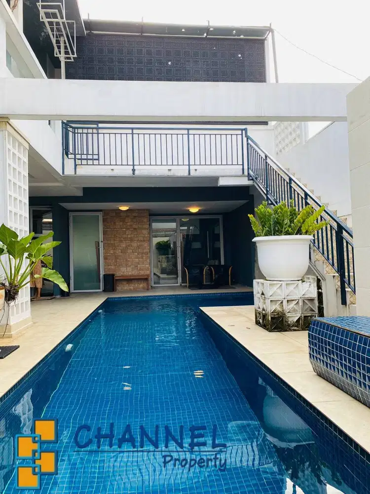 Jual Rumah Siap Huni Fasilitas Kolam Renang di Rawa Mekar Jaya, Fl