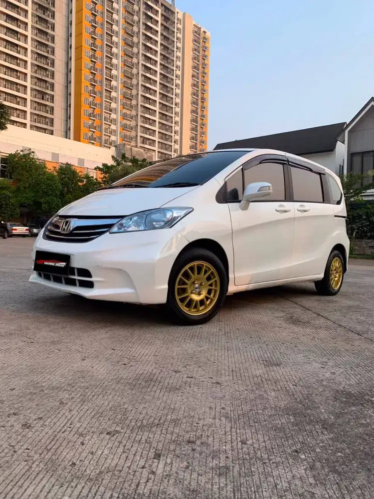 Honda Freed SD AT 2013
