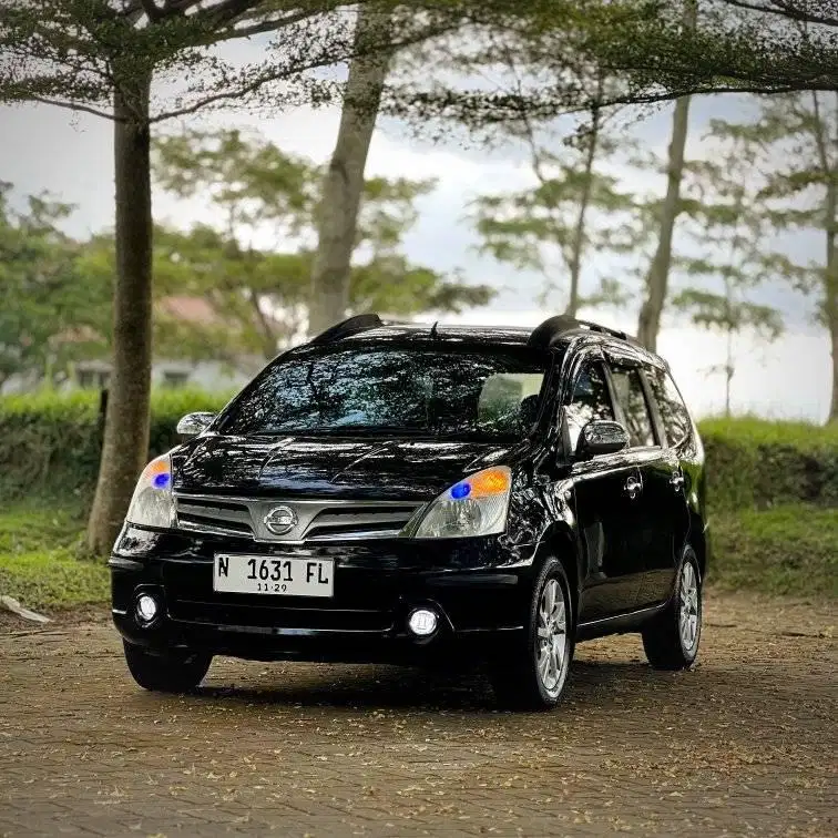 DP27 GRAND LIVINA 2012 AUTOMATIC