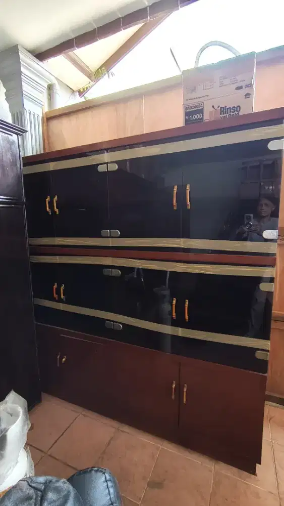 Lemari pajangan kaca, kayu jati