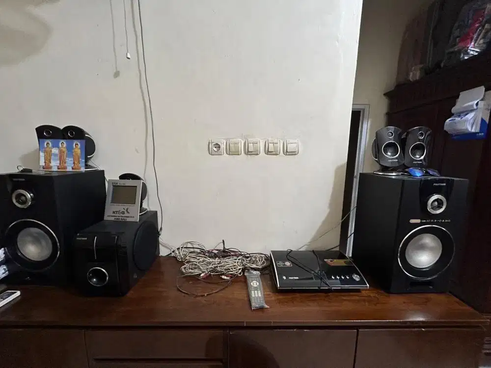 DIJUAL SATU SET DVD PLAYER POLYTRON