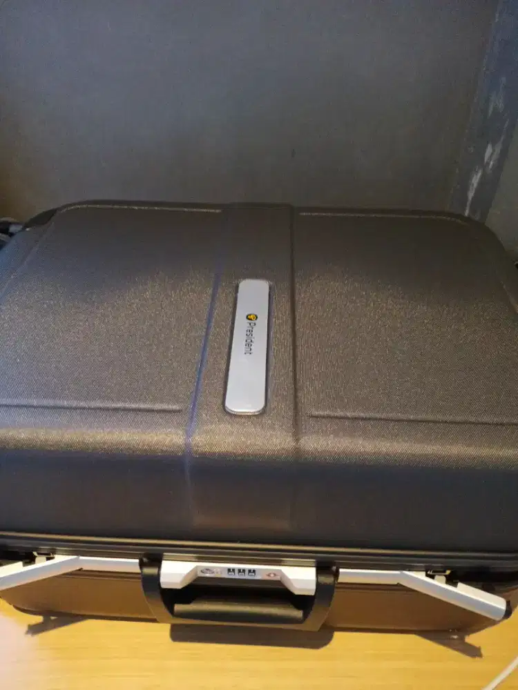 Koper President Cabin size 21 Sudah TSA lock  tanpa resleting .mulus