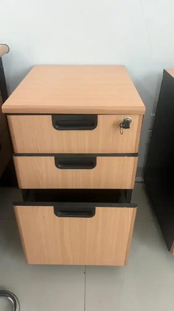 Laci drawer dorong roda