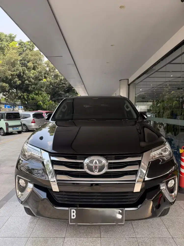 FORTUNER VRZ 2.4 4X2 Warna Hitam