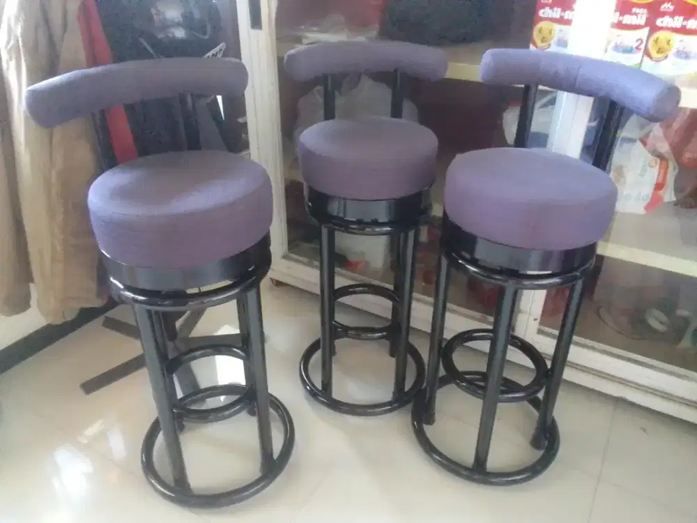 Kursi bar cafe bekas