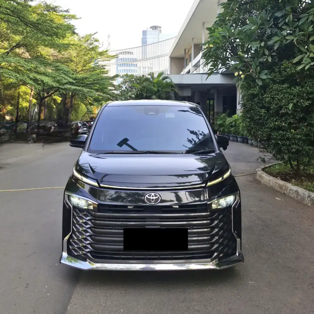 Toyota Voxy AT Nik 2022