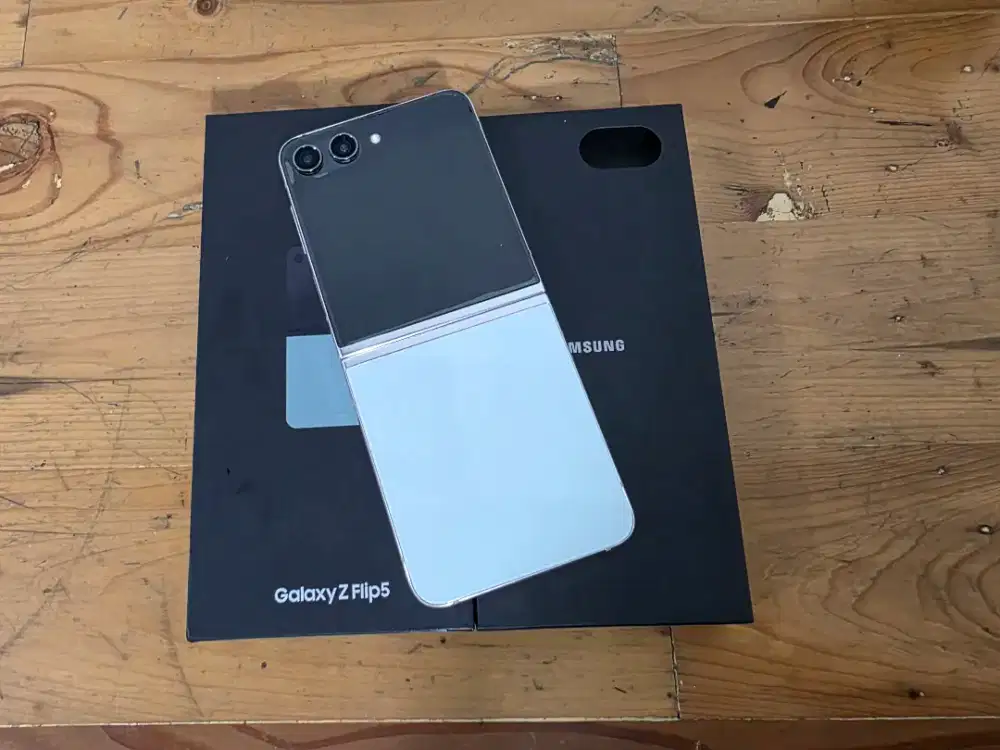 SAMSUNG Z FLIP 5  256GB RESMI INDO MULUSSS NORMAL SEMUA