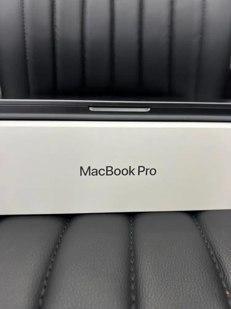 Macbook pro m4 24/256gb scnd ibox like new