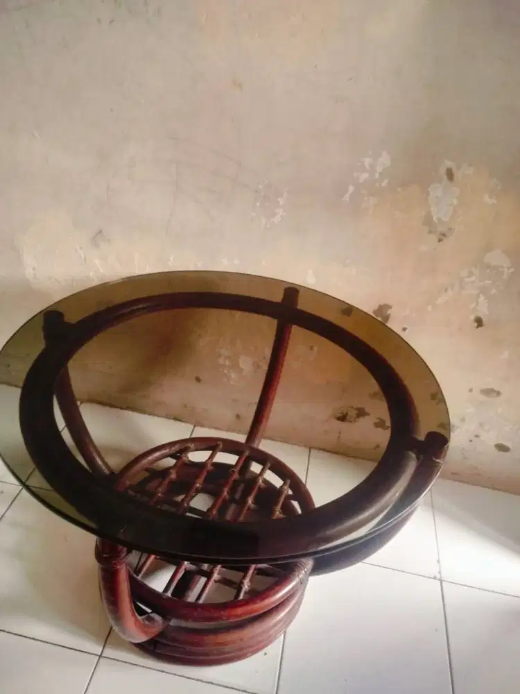 Jual meja rotan bulat jadul plus kaca