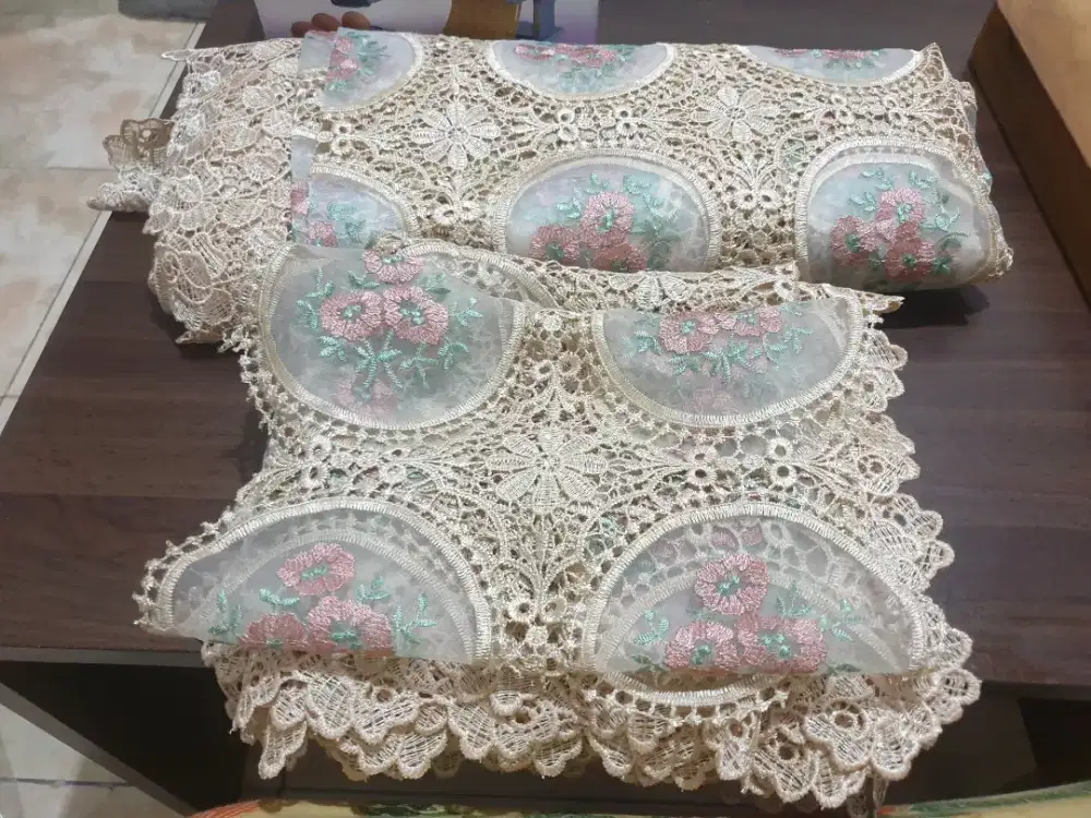 Taplak meja makan bordir satu set