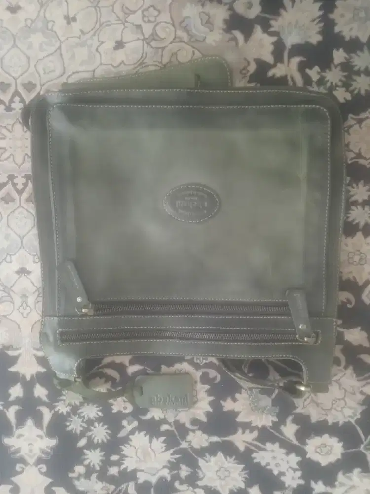 Abekani tas selempang kulit