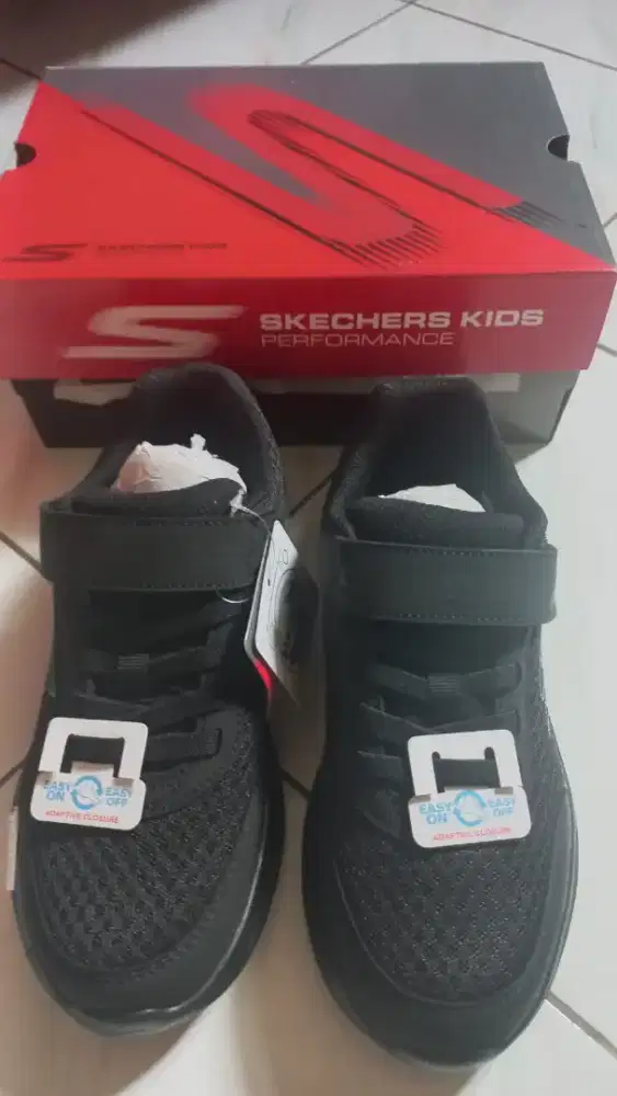 Sepatu kids skechers