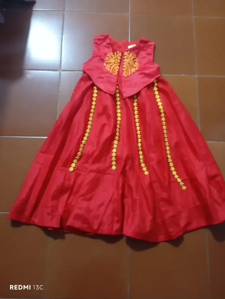 Gaun anak merah preloved