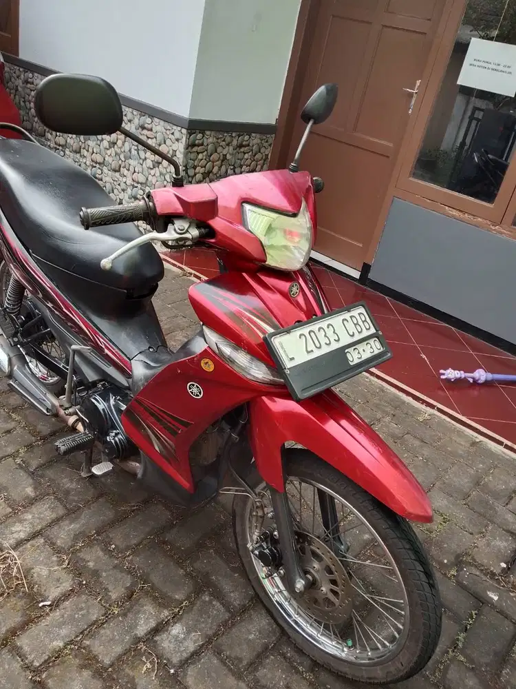 Yamaha Vega ZR. Tahun 2011. Warna merah
