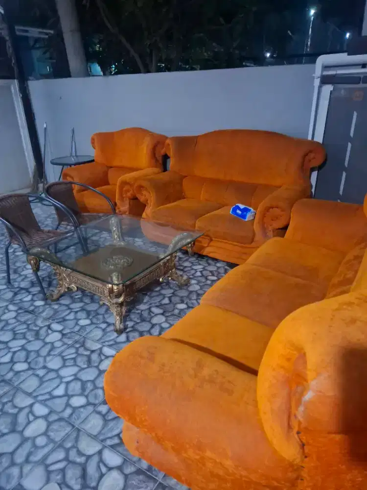 Dijual sofa + meja besar