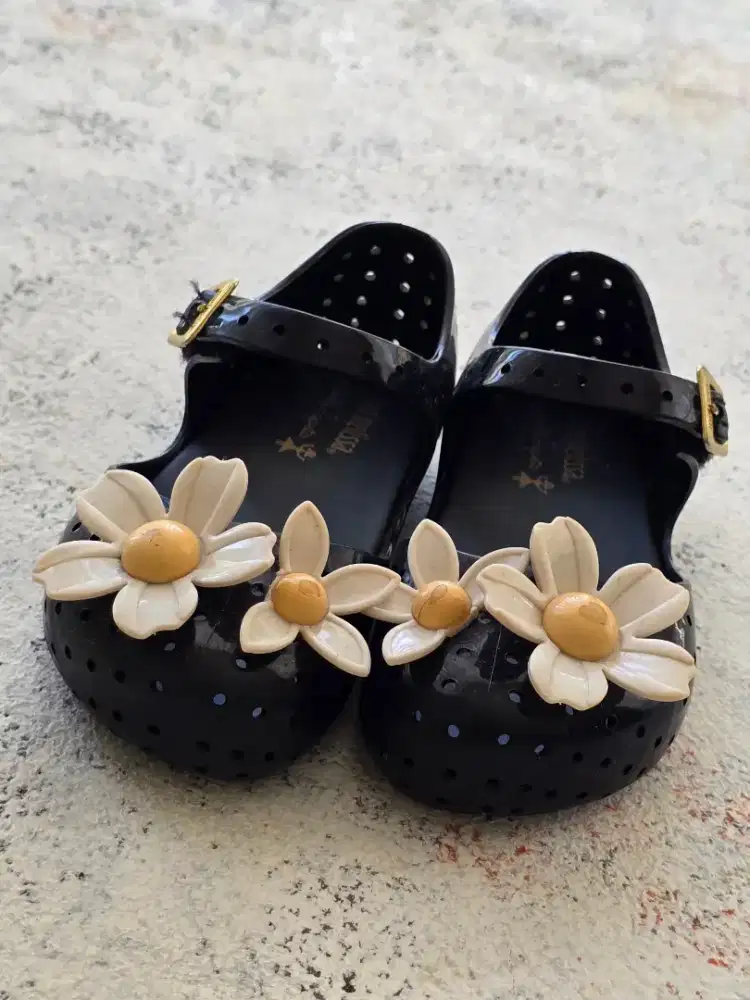 Mini Melissa Furadinha Isabella Capeto in Black