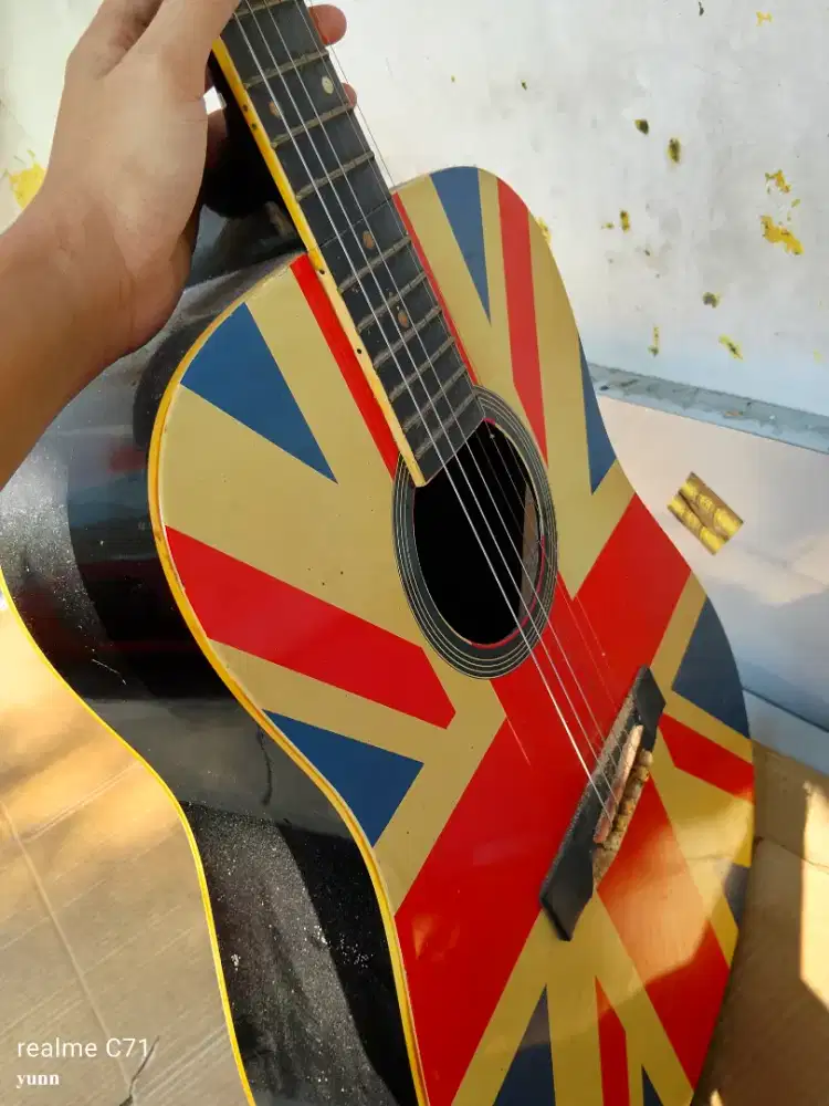 Gitar alat musik
