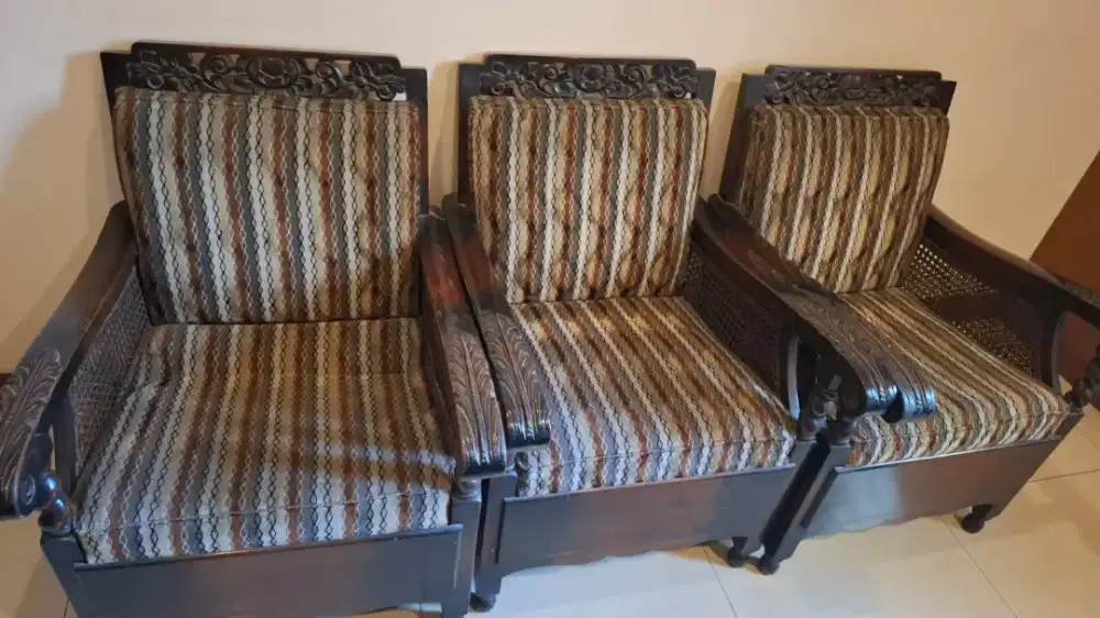 set kursi dan meja antik