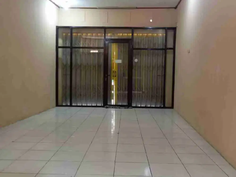 Dikontrakan Ruko di karang satria lb 4 meter panjang ke belakang 8 meter listrik 2200 sertifikat tanah sudah shm kamar mandi 1 28 jt pertahun