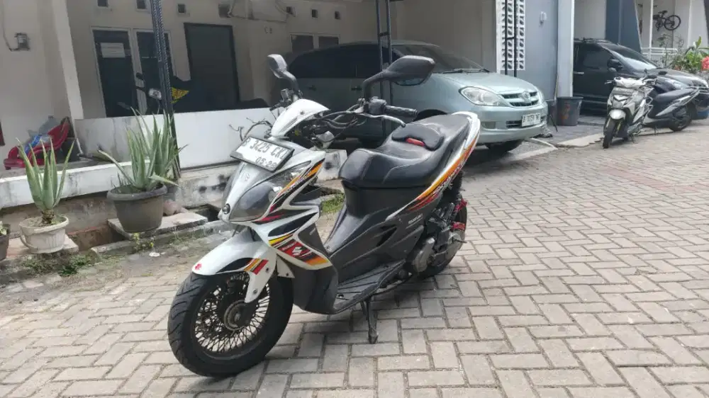 Suzuki Skywave 2010 putih modif cakep