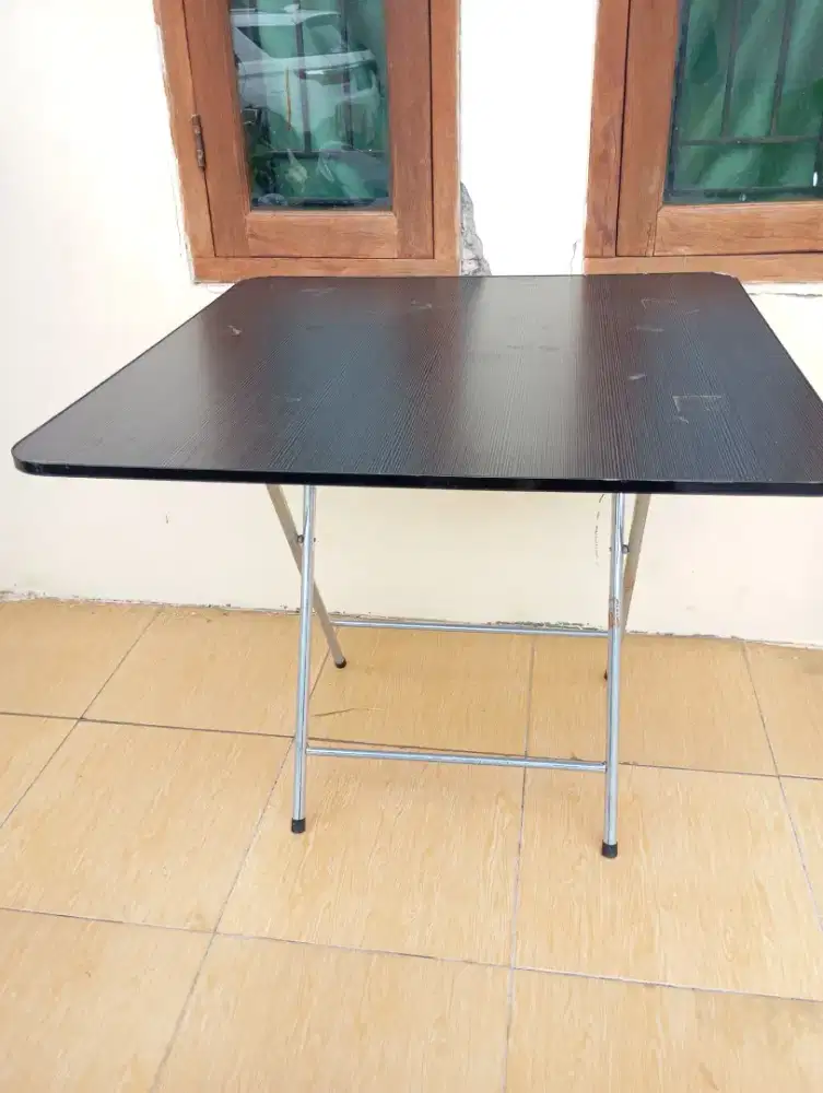 MEJA PORTABEL KAKI BISA DILIPAT MUDAH DIBAWA KEMANA-MANA