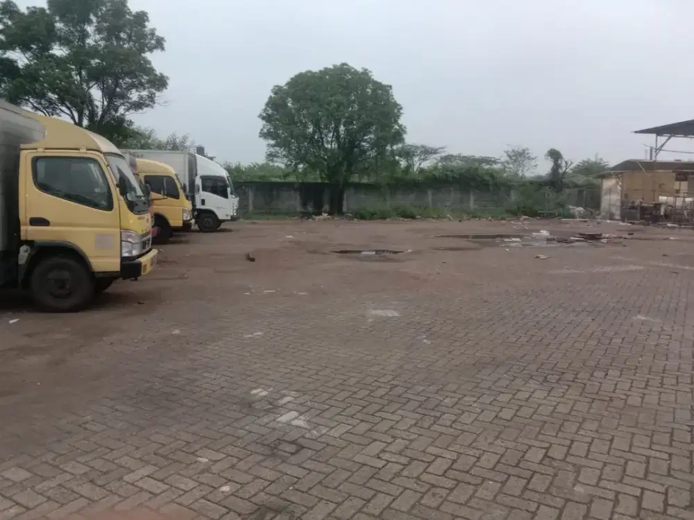 MAINROAD SOEKARNO HATTA, LAHAN LUAS SUDAH DI PAVING BLOCK DI KOTA BANDUNG