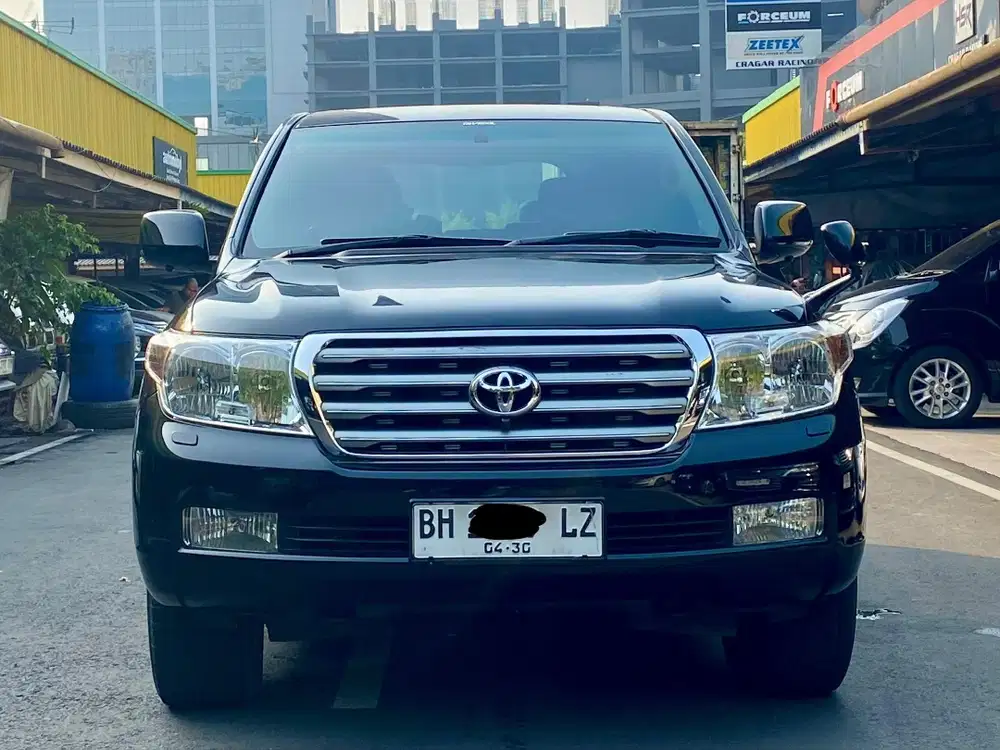 LAND CRUISER 200 SAHARA AT 2010 HITAM