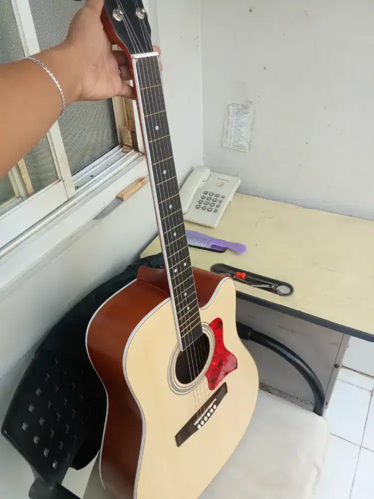Gitar Yamaha akustik