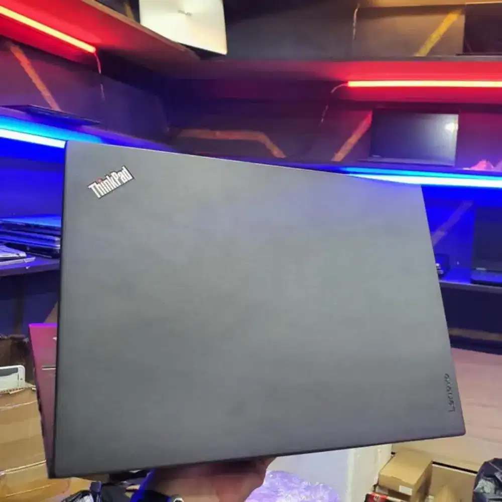 Kerja, kuliah, belajar, jadi lebih lancar dengan Lenovo ThinkPad T460!