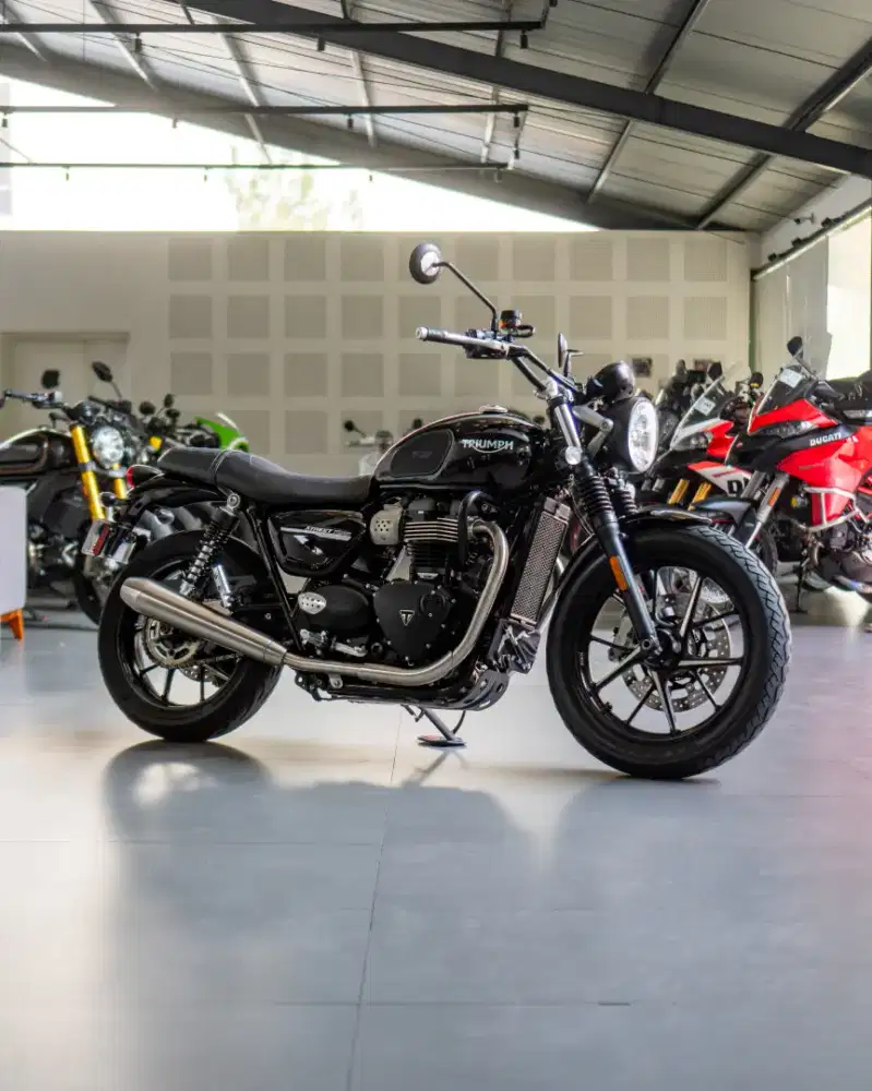 Triumph Bonneville Street Twin 900 Jet Black 2019