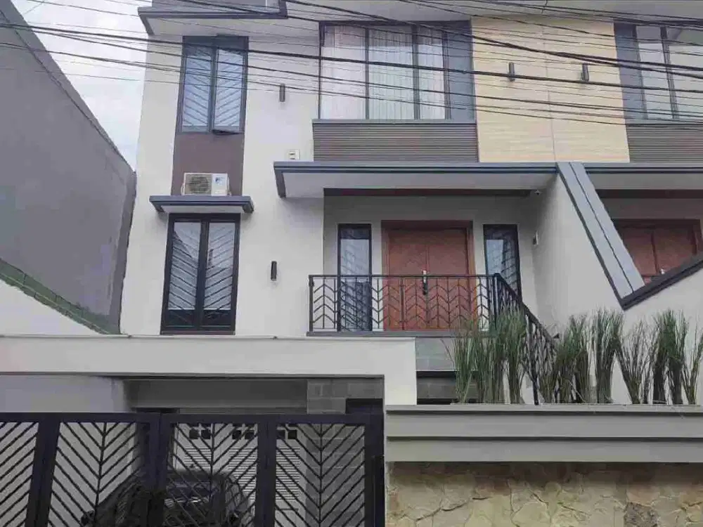 Rumah Mewah 3 Lantai Furnished di Kalibata Jakarta Selatan