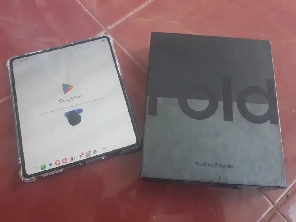 Samsung Z Fold 4 Ram 12.256 Minus Tompel seperti di foto
