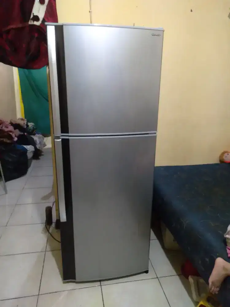 KULKAS SHARP 2 PINTU