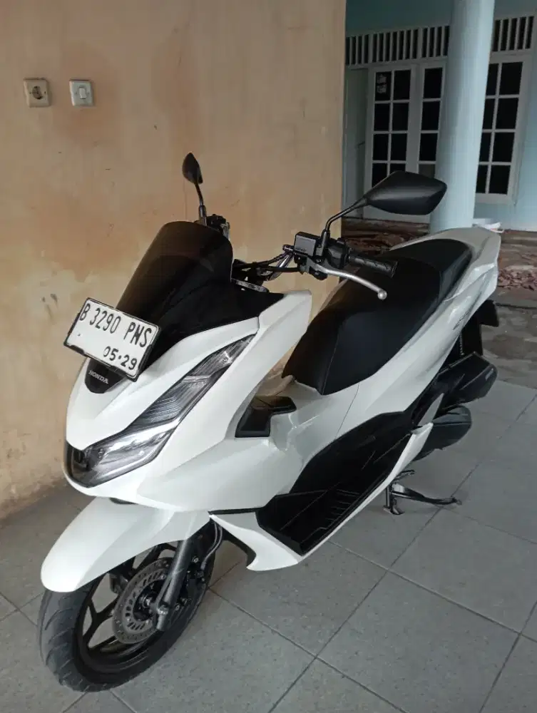 Honda pcx CBS 160 th 2024 kondisi bagus